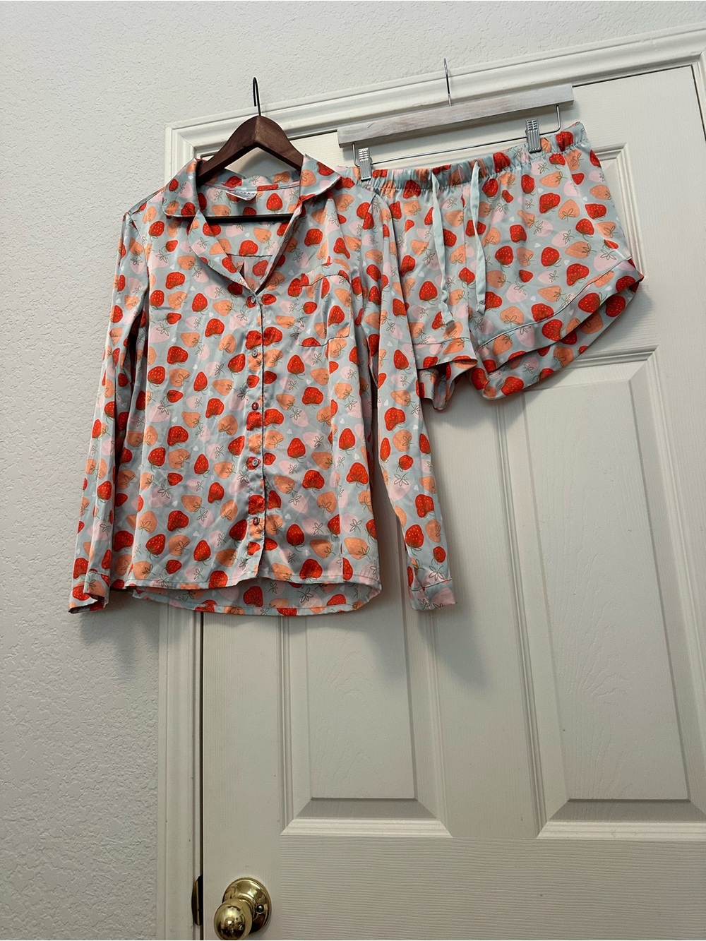 Serra Medium Silky Pajama Set –Strawberry pastels - Picture 5 of 13
